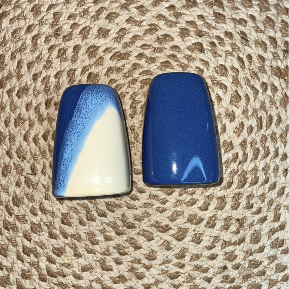 Pfaltzgraff salt and pepper shaker set. Blue Ridge pattern, excellent condition. - Picture 4 of 9